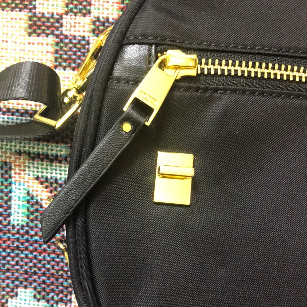 โจTUMI Voyageur Mini Crossbody | RFID anti-theft + 3WAY carrying method - Picture 3 of 6